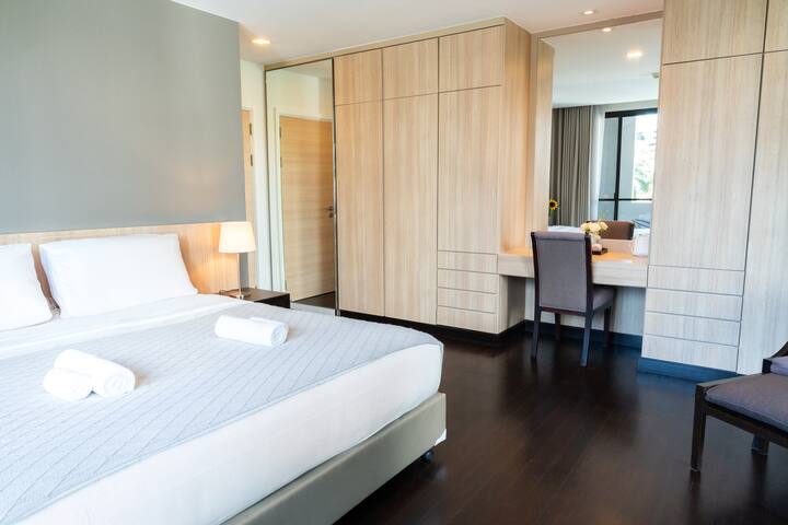 130m²Apt Mega 2b2b/BTS Phrom Phong /EmSphere/Pool gallery image 3