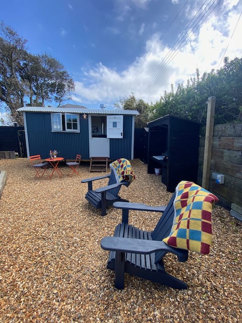 Harlyn Hut-Shepherd's hut with stunning sea views