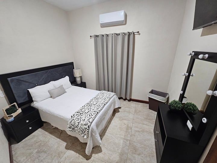 C'est la plus petite de la maison au premier étage.