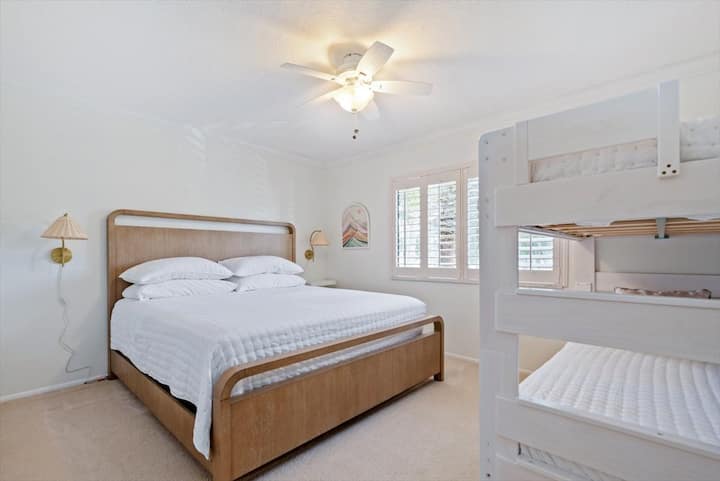 Втора спална соба со нов душек со големина на брачен кревет (широк 150-179 см) и брачен кревет (широк 180-179 см) над 