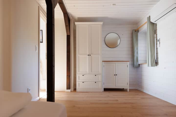 Kabati la chumba cha kulala na kabati la nguo lenye kioo