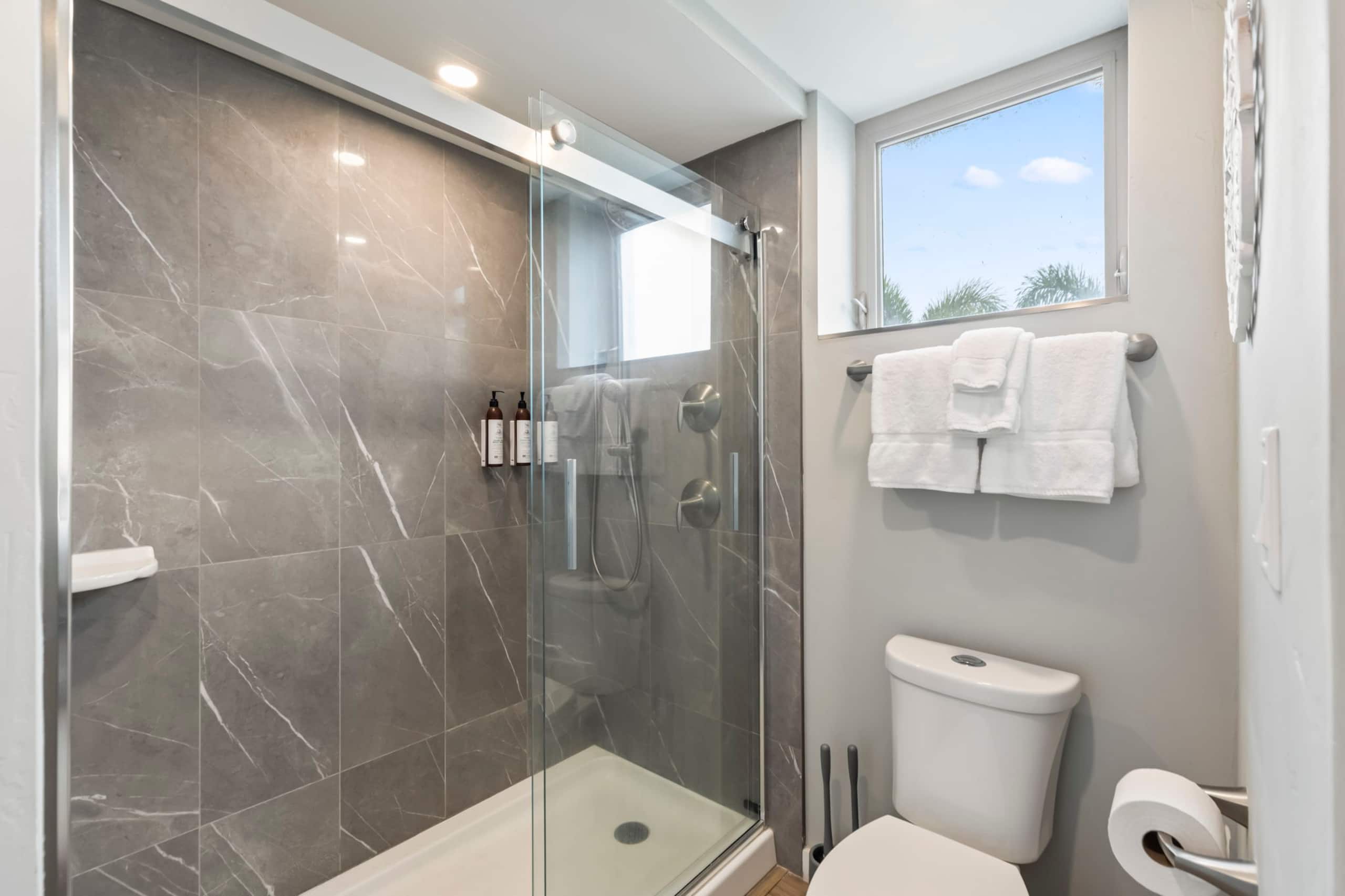 Condo in Kihei · ★5.0 · 1 bedroom · 2 beds · 2 baths - Image 28