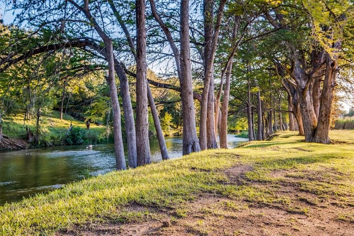 River Hollow Retreat