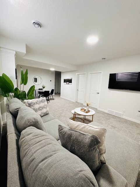 Top Airbnb: Cozy and spacious 2bedroom suite in Mahogany
