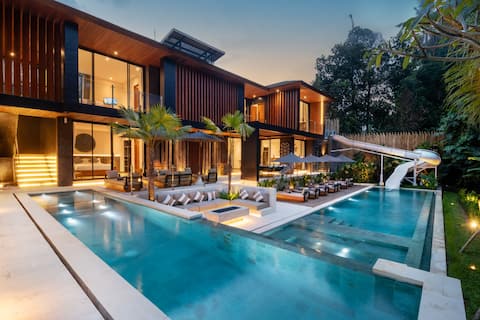 Tropical Paradise: 6BR Villa, Slide Pool & Arcade