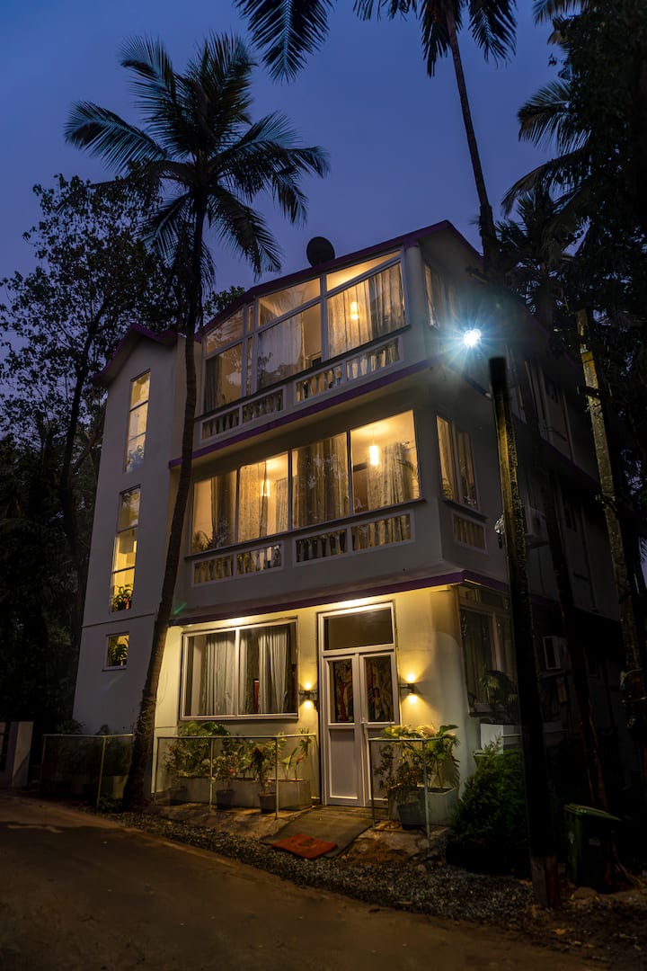 Exterior 1 image 3