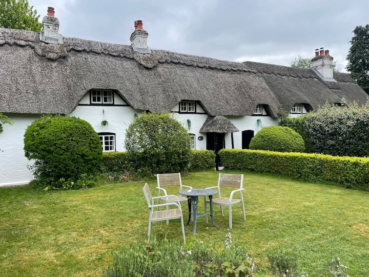Charming thatched Cottage - Houses for Rent in Emery Down, England ...