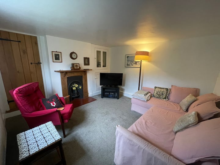 Charming Thatched Cottage - Lyndhurst