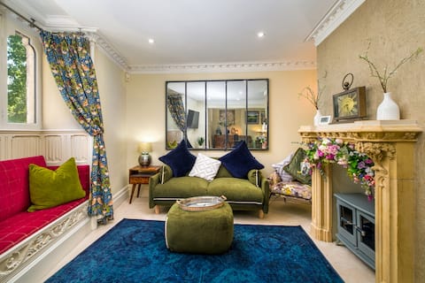 Top performing Airbnb: Tower Cottage - Medieval Grid Townhouse in Bury St. Edmunds
