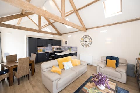 Top Airbnb: Buttercup Byre, The Cud Life- Farmstay countryside in Killinghall