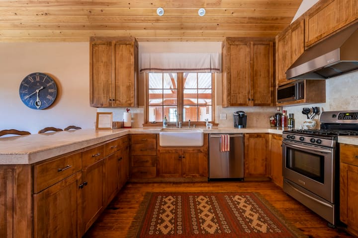 Luxury Apartment Over Barn in Carmel Valley
