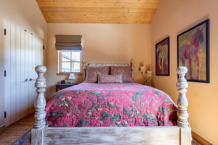 Luxury Apartment Over Barn in Carmel Valley