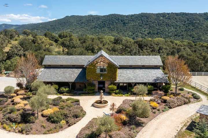 Luxury Apartment Over Barn in Carmel Valley