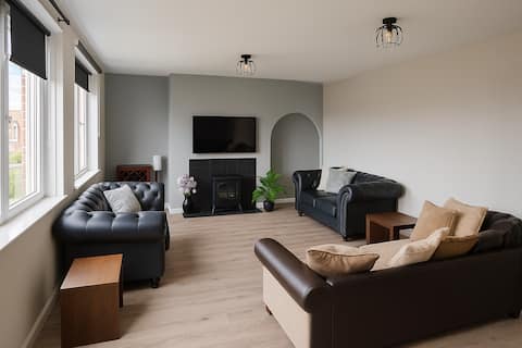 Modern 3 Bed Duplex Flat - Steps From Leeds Arena