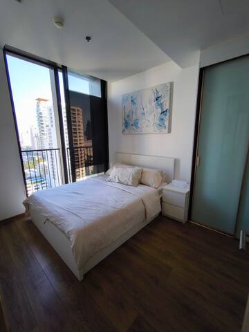 3BR Sukhumvit | High Floor View gallery image 2