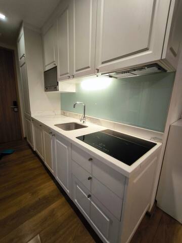 3BR Sukhumvit | High Floor View gallery image 3