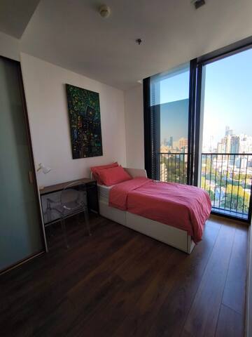 3BR Sukhumvit | High Floor View gallery image 5