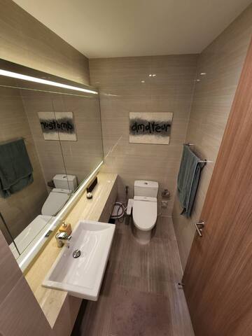 3BR Sukhumvit | High Floor View gallery image 4