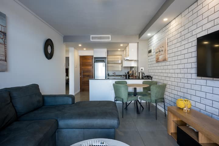 Stylish Gem In East Point 19 - Durban