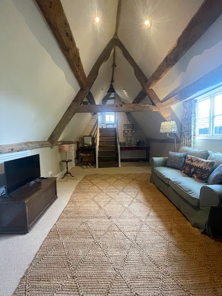 Historic House 1 Bed Annex, Garden, River, Parking - Cotswolds