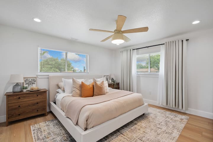 Glavna spavaća soba u prizemlju s punim tušem 