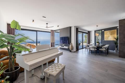 Top performing Airbnb: Seaside Villa Leonis -Gym, Sauna and a pool in Stobreč