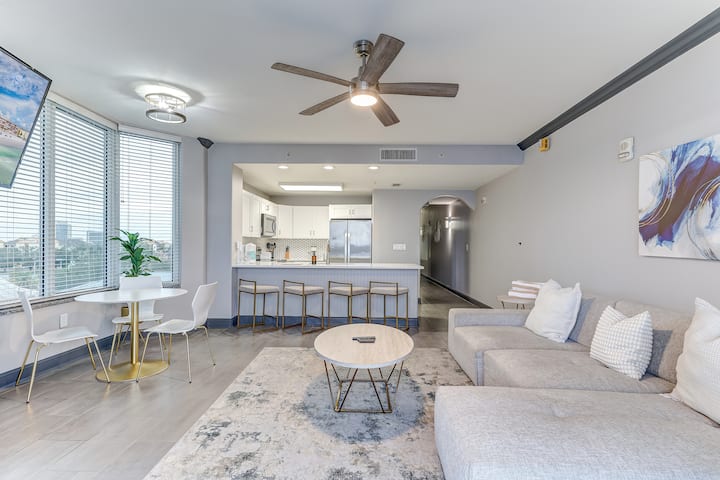 Beautiful Lakeview Home Mins To Disney! - Lake Buena Vista, FL