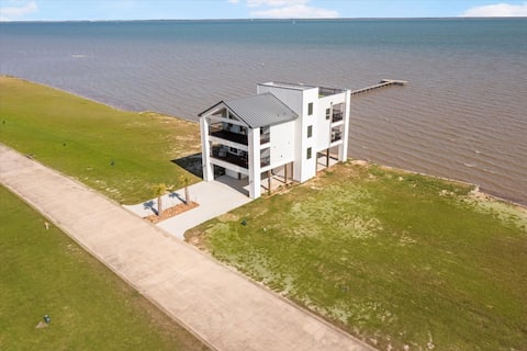 Oasis on the Bay