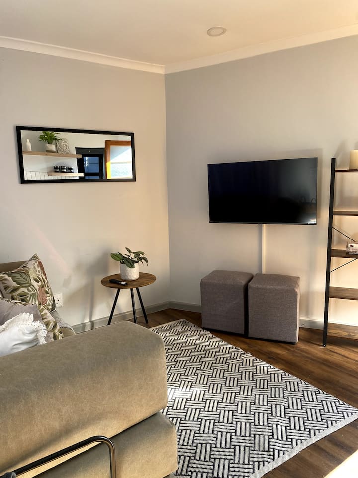 Beach Break | Prime Location - Somerset West