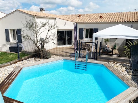 House + pool by La Rochelle