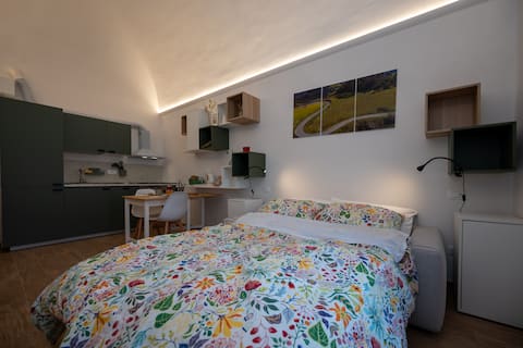Top Airbnb: Historic Charm, Modern Design & Unforgettable View a Volterra
