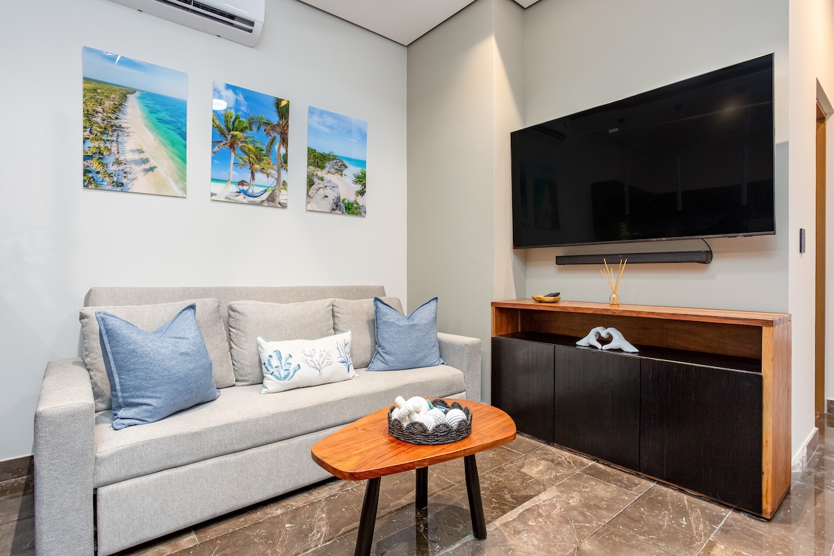 Top performing Airbnb: Closest Luxury Apartment w/jacuzzi to Tulum Beach! in Tulum