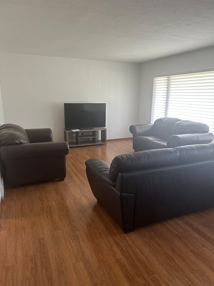 Cozy Home | Fully Furnished - Melfort