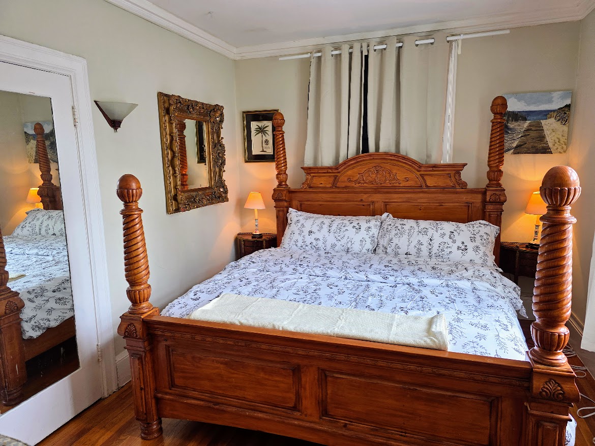 سرير كاليفورنيا كينج كبير ومريح