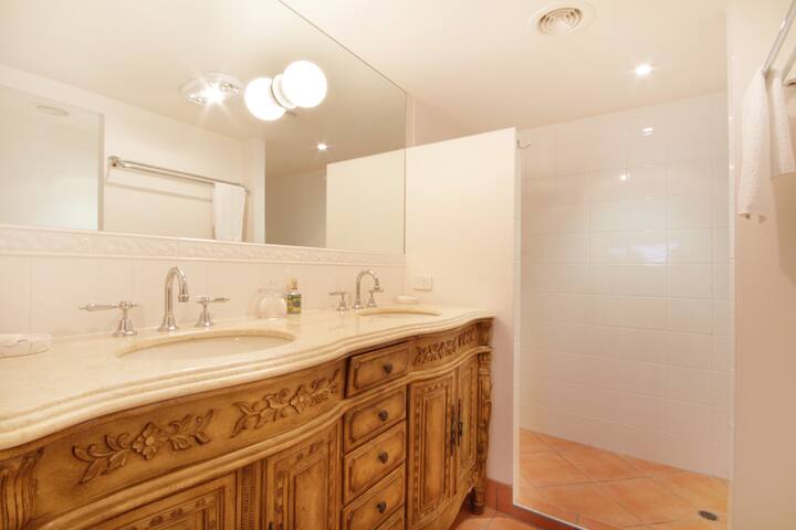 Poolside – RiverRock Retreat – 4BR gallery image 4