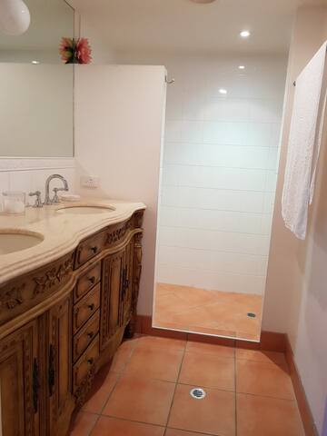 Poolside – RiverRock Retreat – 4BR gallery image 5