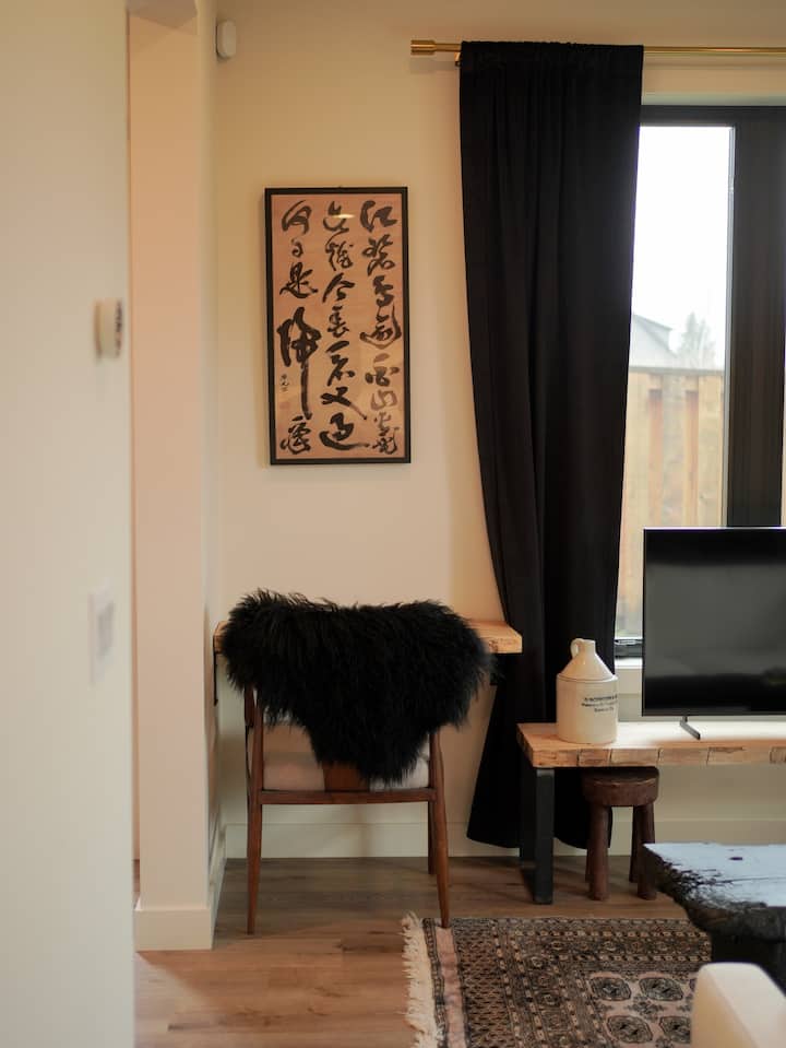 Yakisugi Guesthouse | Peaceful + Private Studio - Bozeman, MT