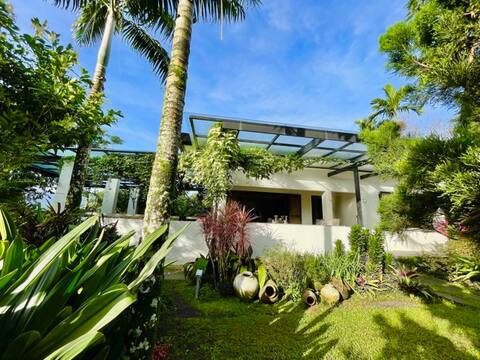 Spacious hilltop villa w/ panoramic views - Lucban