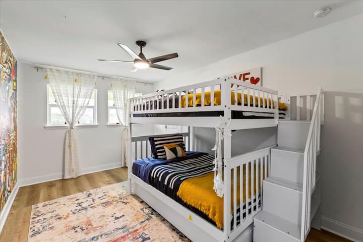 Bunk Room: Pushim argëtues dhe plot gjallëri me krevate elegant dhe dekor argëtues për qëndrime të paharrueshme!
