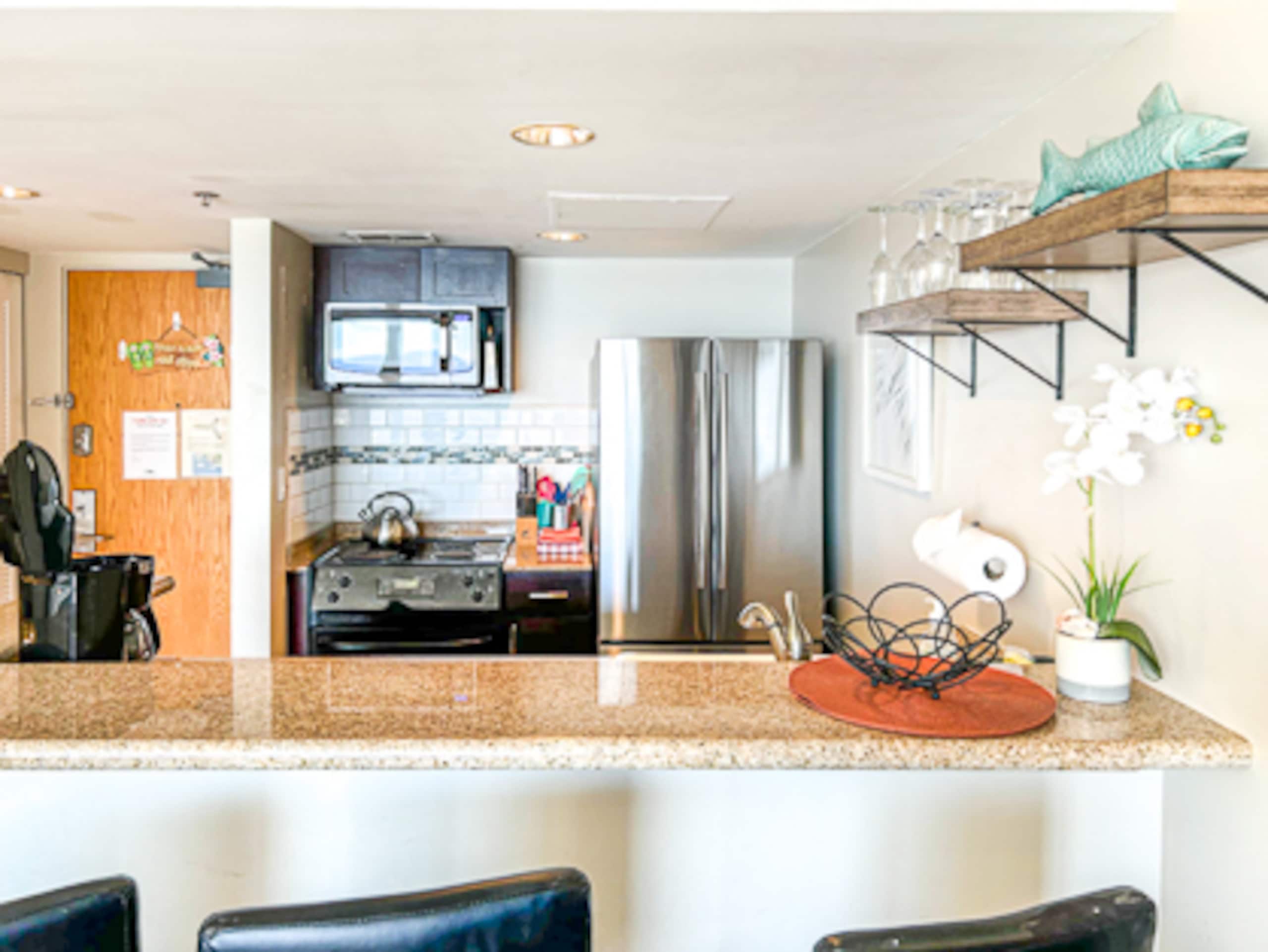 Condo in Honolulu · ★4.88 · Studio · 3 beds · 1 private bath - Image 6
