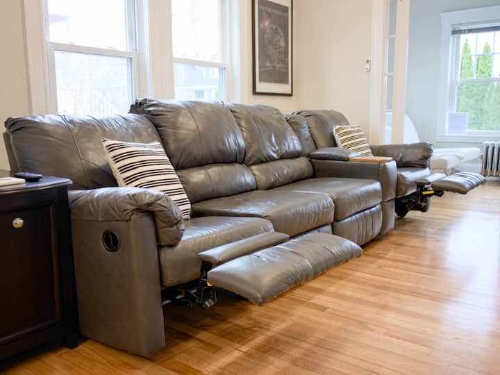 Bright & Spacious Boston 
(Firepit & Free Parking) - Boston, MA