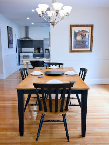 Bright & Spacious Boston (Free Street Parking)