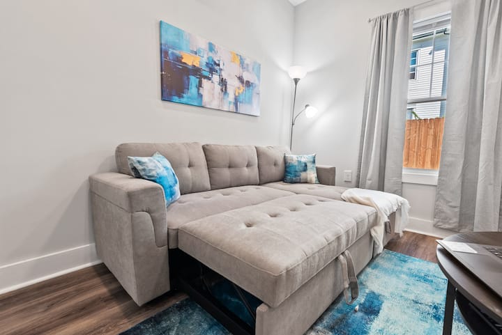 Inviting Apt., King Bed, Sleeps 3, Downtown - Rocky Mount, NC