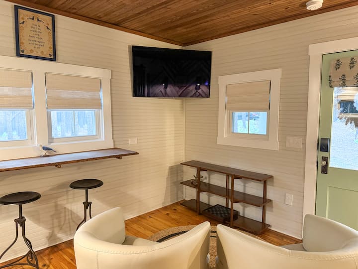 Pine And Porch Cottage - Lake Anna, VA