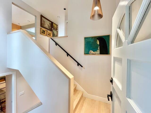 MadisonModern: walk to dining & Madison Park gallery image 2