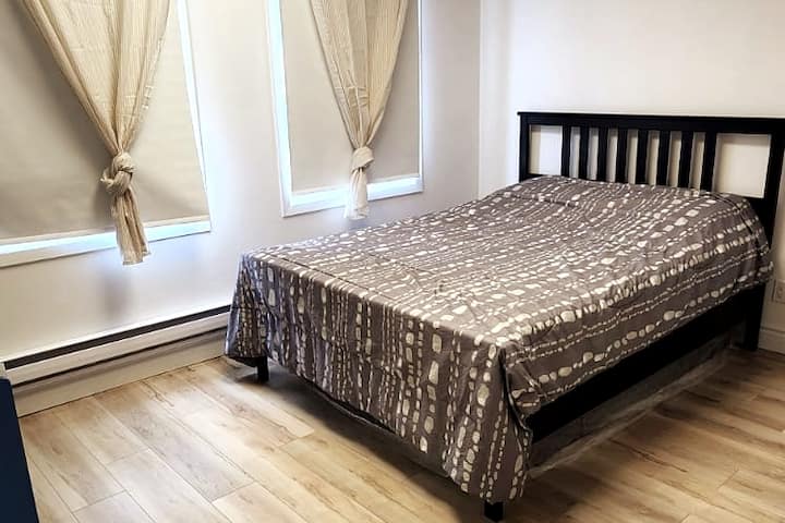 მთავარი საძინებელი, საწოლი 152 × 203 სმ