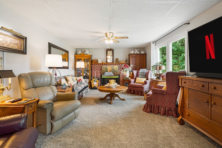Homestead Farmhouse (New) Nightly Special $155 - Waynesville