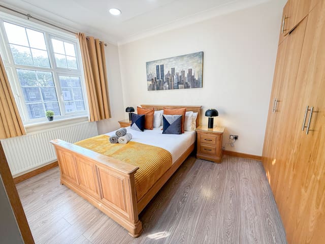 Cozy 4-Bed flat w/ AC near Hyde Park | Marylebone gallery image 2