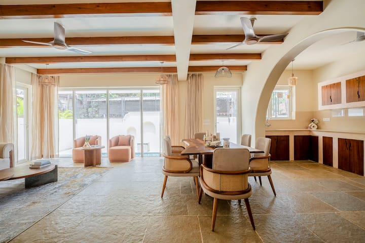 Dining area image 4