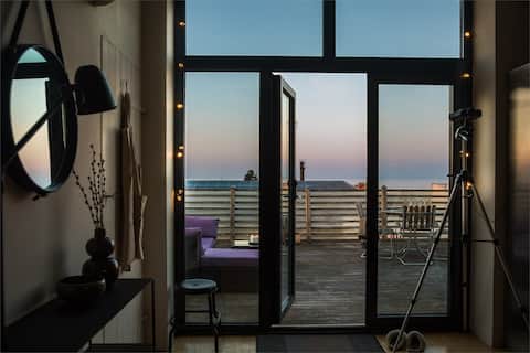 Beautiful east-facing apartment with sea view & roof terrace
